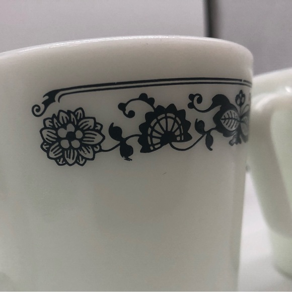 Vintage Pyrex Old Town Blue Onion Coffee Mugs x 2 i - Picture 5 of 5